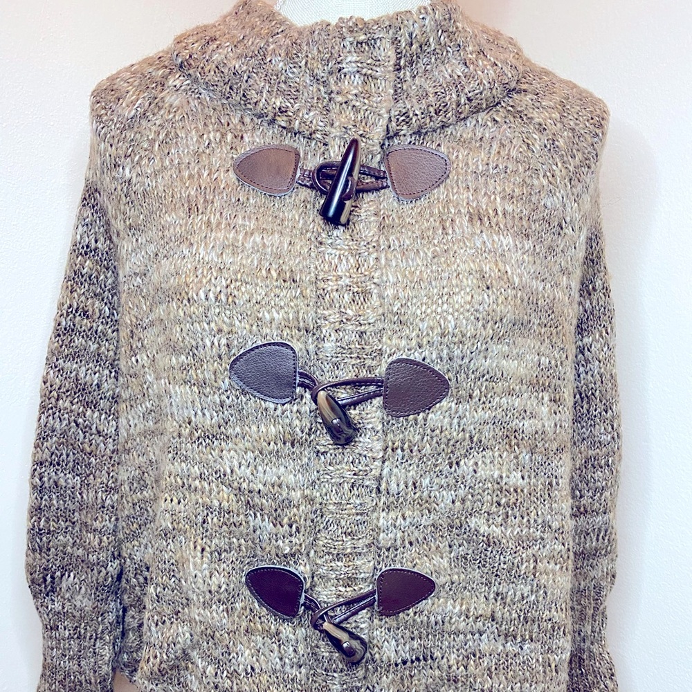 Cb Brown Large Toggle Button 3/4 Sleeve Sweater